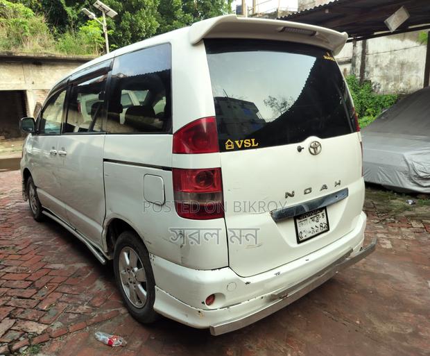 Toyota Voxy 2002 White