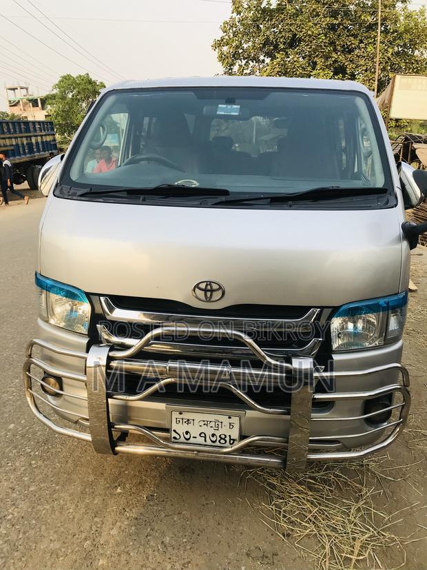 Toyota HiAce 2004 Silver