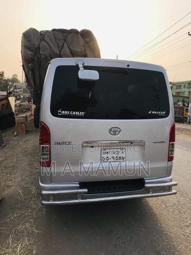Toyota HiAce 2004 Silver