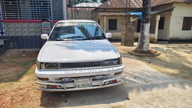 Toyota HiAce 1999 White
