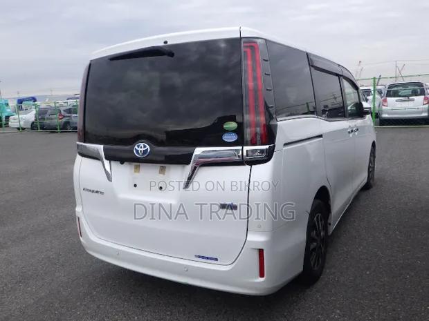 Toyota Esquire 2.0 AWD (7 Seater) 2020 Pearl