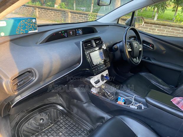 Toyota Prius 4dr Hatchback (1.8L 4cyl Gas/Electric Hybrid CVT) 2016