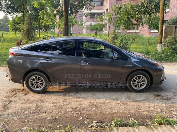 Toyota Prius 4dr Hatchback (1.8L 4cyl Gas/Electric Hybrid CVT) 2016