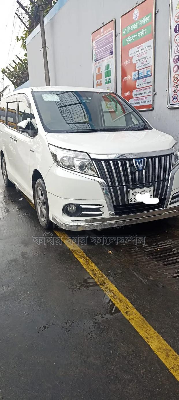 Toyota Esquire 1.8 FWD Hybrid (7 Seater) 2016 Pearl