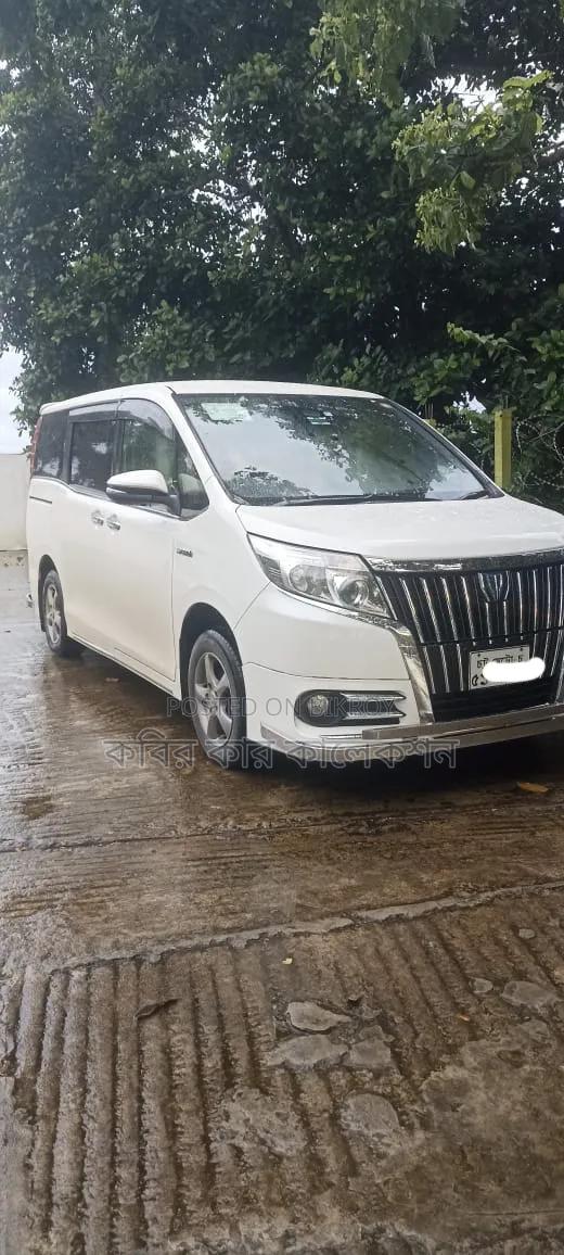 Toyota Esquire 1.8 FWD Hybrid (7 Seater) 2016 Pearl