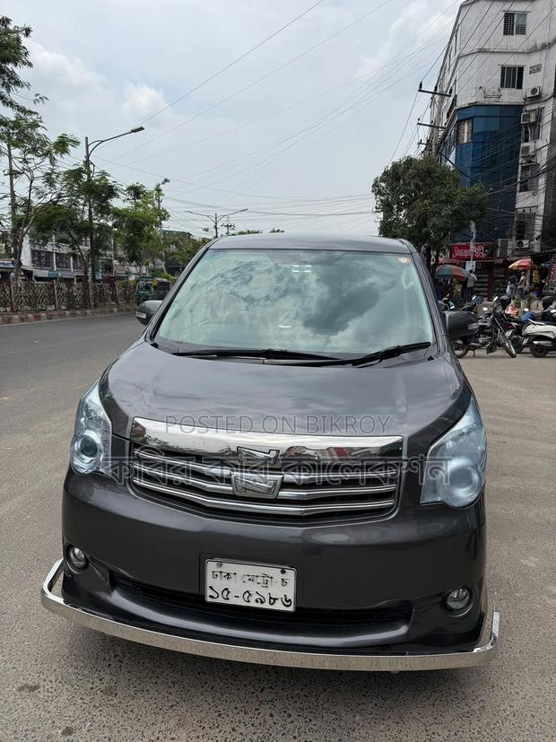 Toyota Noah 2010 Gray