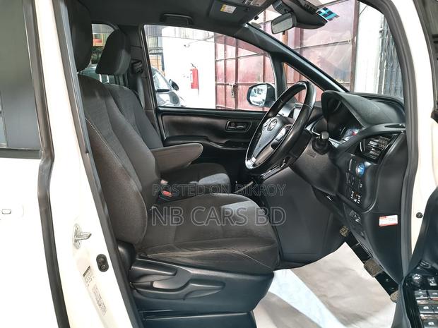 Toyota Voxy 2020 Pearl