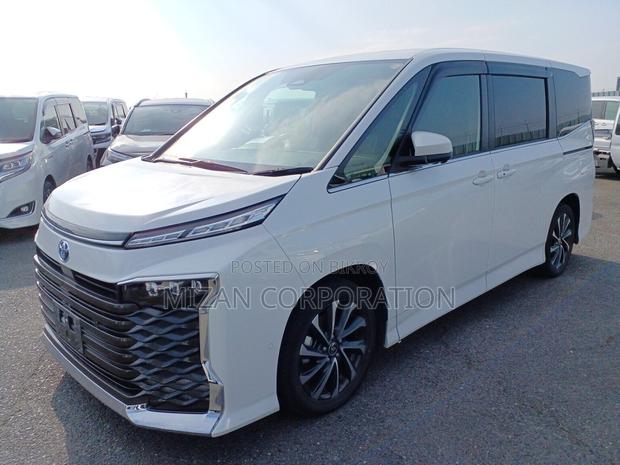 Toyota Voxy 2022 Pearl