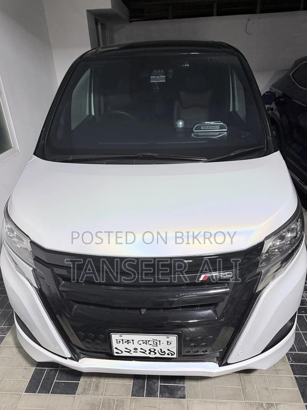 Toyota Esquire 1.8 FWD Hybrid (7 Seater) 2018 Pearl