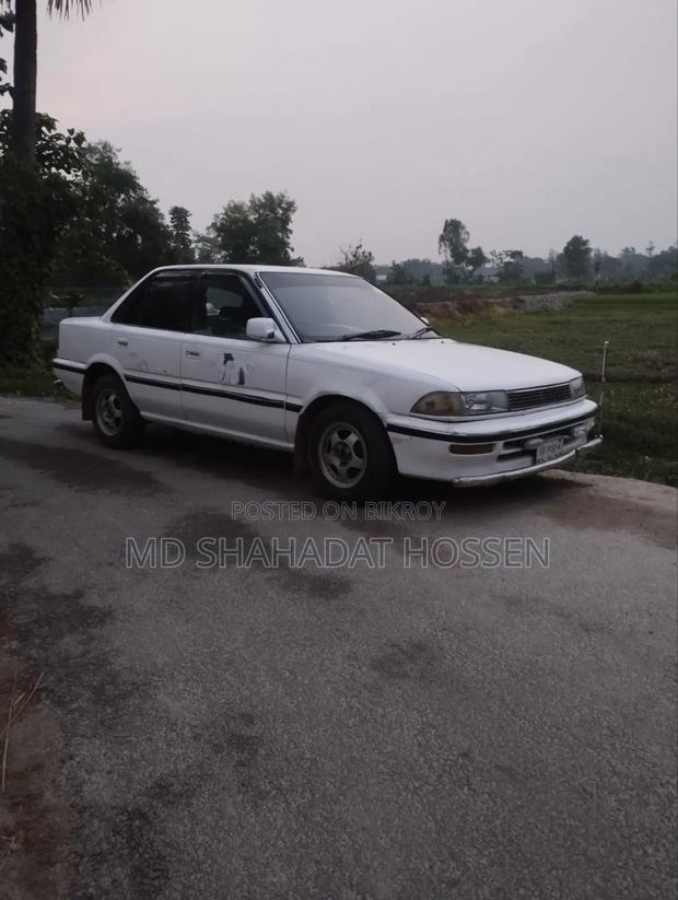 Toyota Corolla Sedan 1990 White