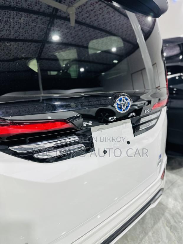 Toyota Noah 2023 Pearl