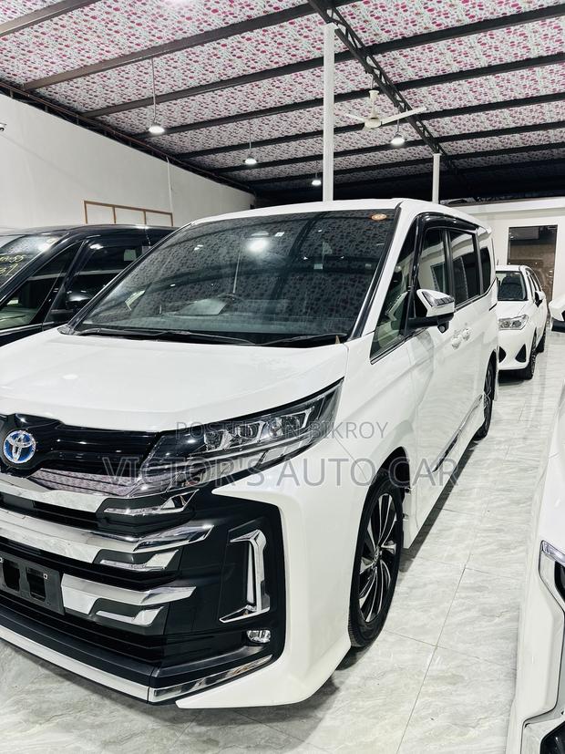 Toyota Noah 2023 Pearl