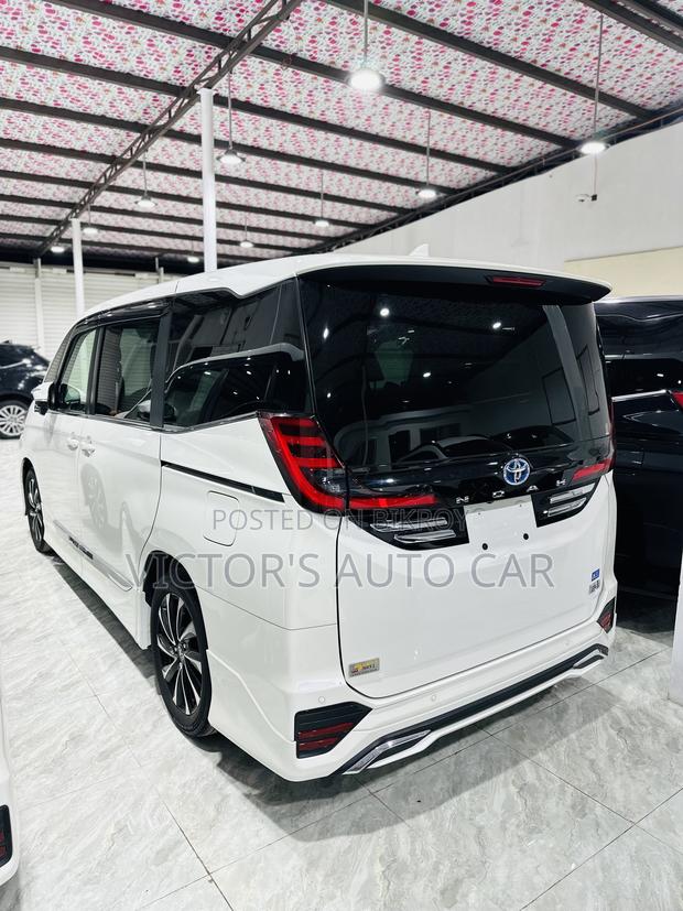 Toyota Noah 2023 Pearl