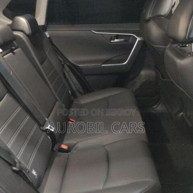 Toyota RAV4 2021 Pearl