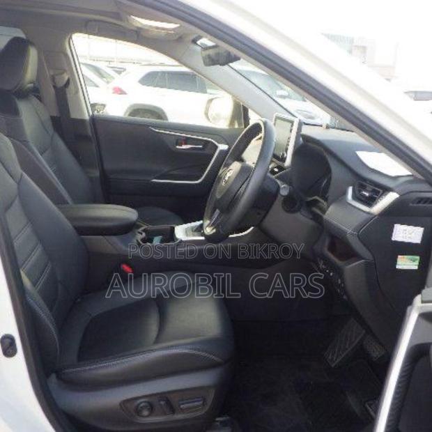 Toyota RAV4 2021 Pearl