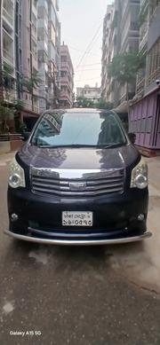 Toyota Noah 2.0 143hp AWD (8 Seater) 2010 Maroon for sale