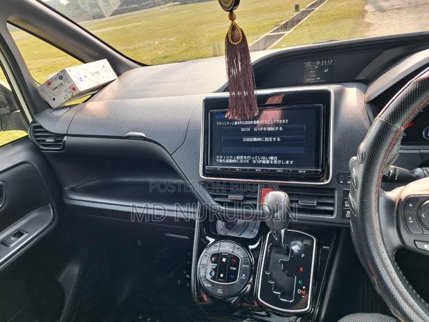 Toyota Noah 2.0 FWD (7 Seater) 2017 Pearl