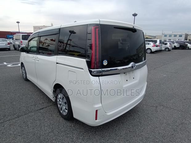 Toyota Noah 2.0 FWD (8 Seater) 2021 Pearl