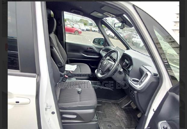 Toyota Noah 2022 Pearl
