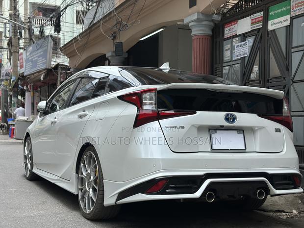 Toyota Prius Limited FWD 2020 Pearl