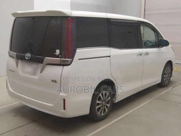 Toyota Esquire 2021 Pearl