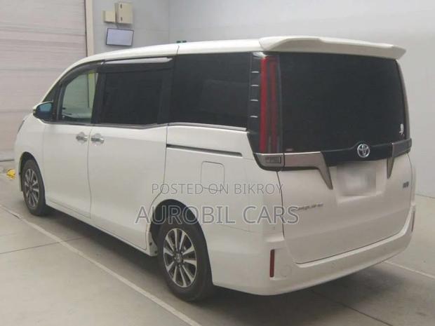 Toyota Esquire 2021 Pearl