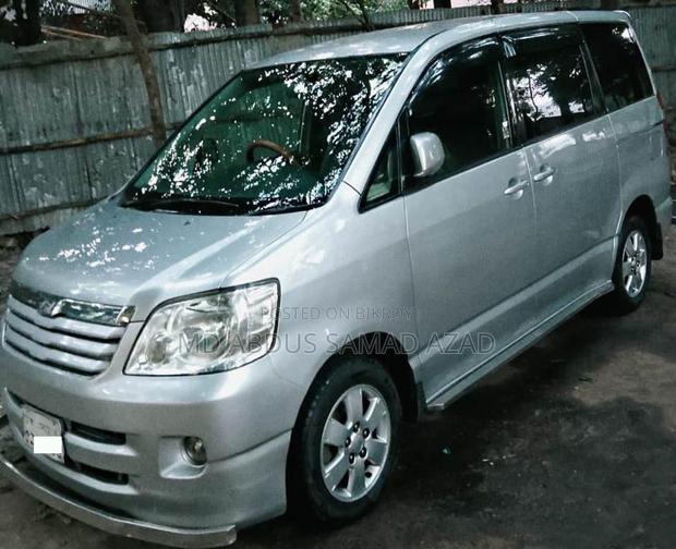 Toyota Voxy 2002 Silver