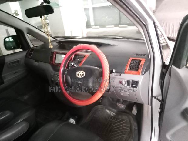 Toyota Voxy 2002 Silver