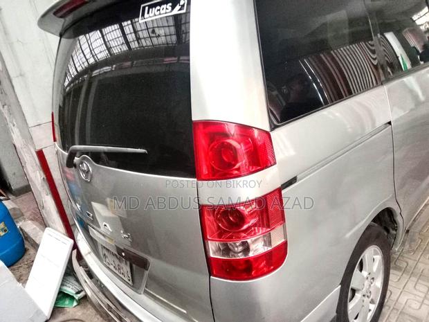 Toyota Voxy 2002 Silver