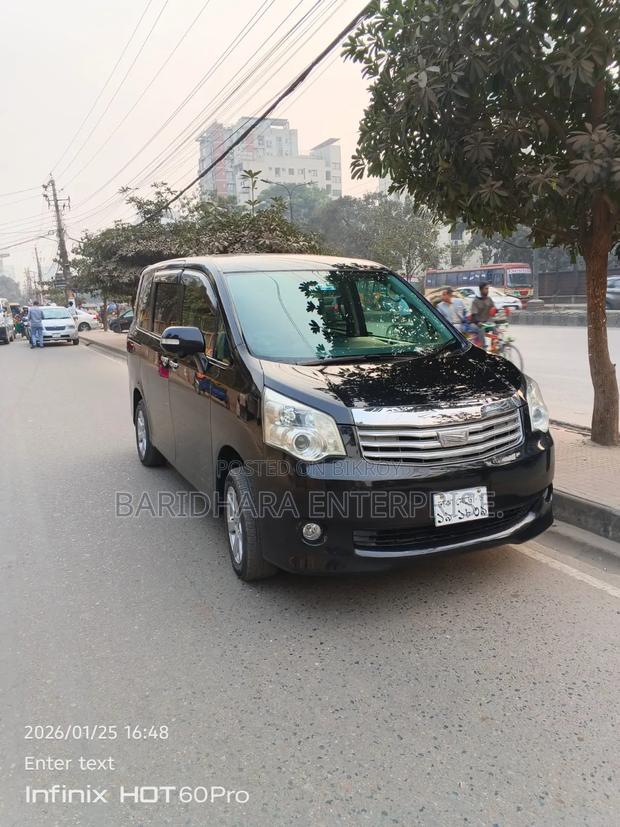 Toyota Noah 2.0 143hp YY FWD (5 Seater) 2012 Black