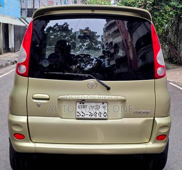 Toyota Fun Cargo 1999 Gold