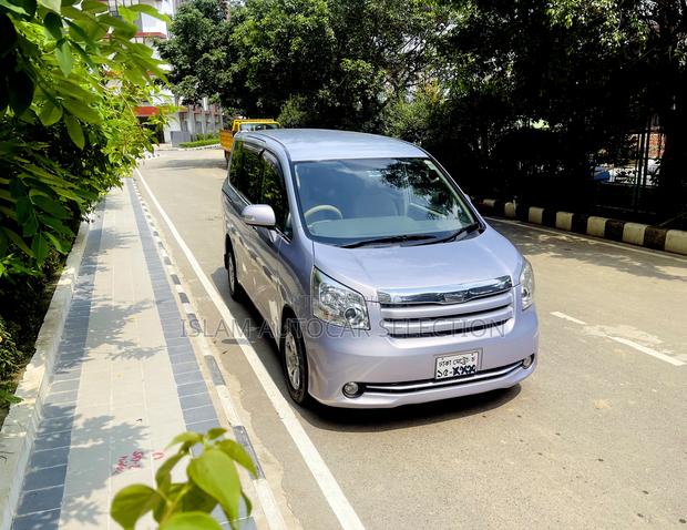 Toyota Noah 2009 Purple