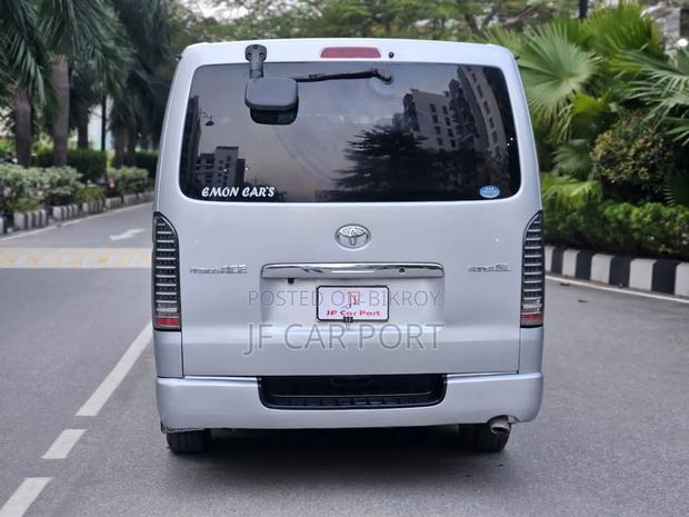 Toyota HiAce 2010 Silver