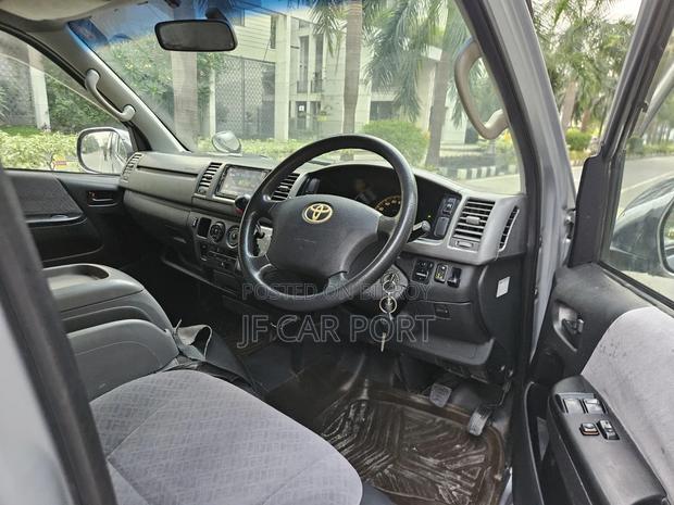 Toyota HiAce 2010 Silver