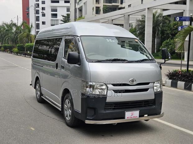 Toyota HiAce 2017 Silver