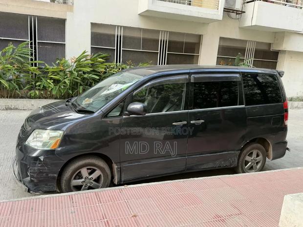 Toyota Noah 2004 Black
