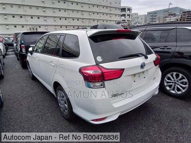 Toyota Corolla Fielder 1.5 Hybrid FWD 2023 White
