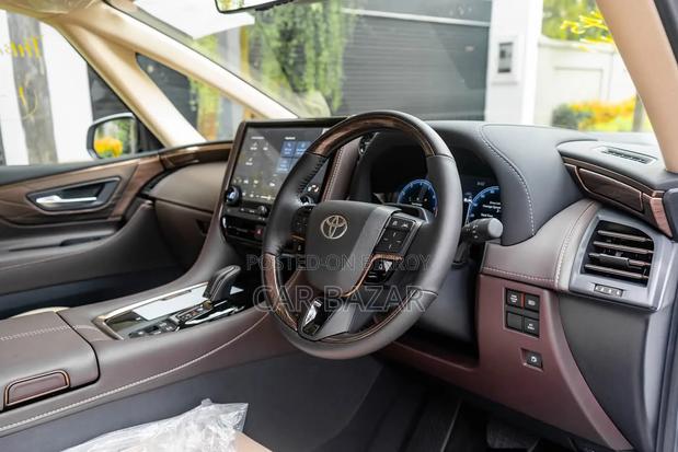 Toyota Alphard 2.5 Hybrid AWD 2023 Pearl