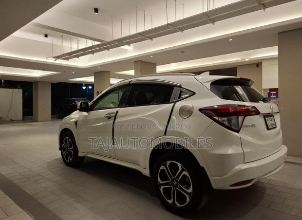 Honda Vezel 1.5 Hybrid 2WD 2014 Pearl
