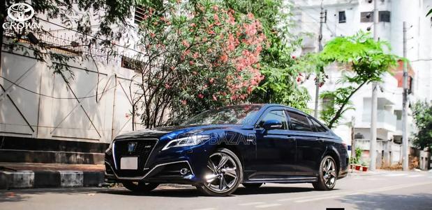 Toyota Crown 2018 Blue