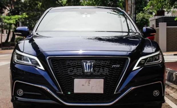 Toyota Crown 2018 Blue
