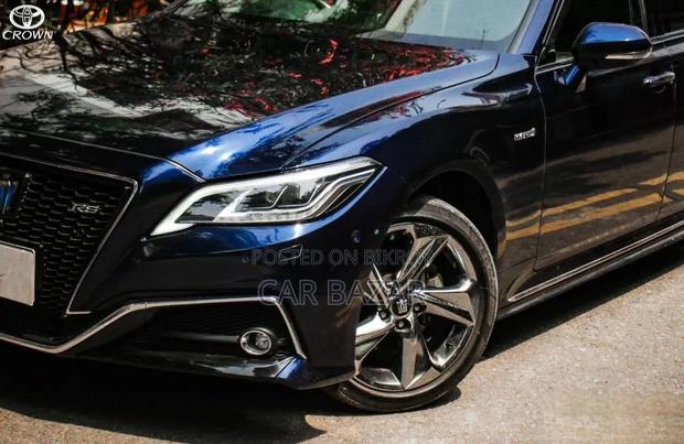 Toyota Crown 2018 Blue