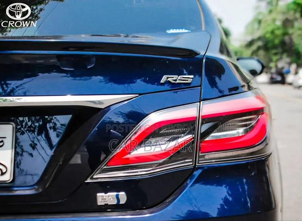 Toyota Crown 2018 Blue