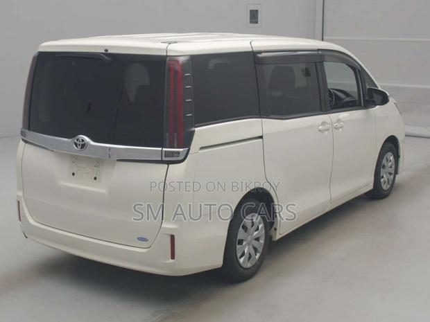 Toyota Noah 2.0 FWD (8 Seater) 2021 White