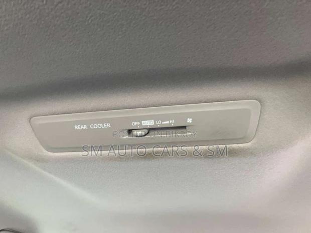 Toyota Noah 2.0 FWD (8 Seater) 2021 White