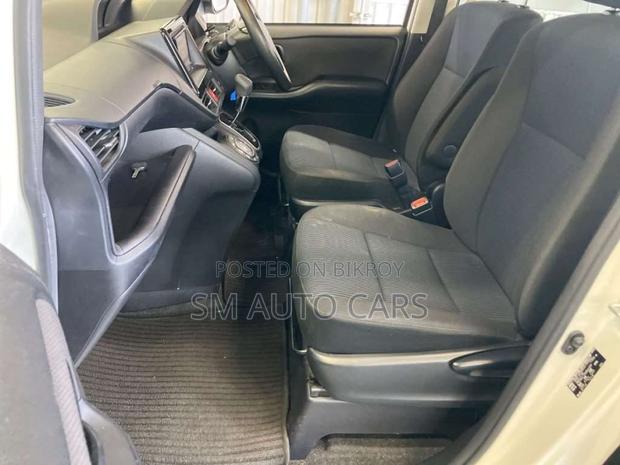 Toyota Noah 2.0 FWD (8 Seater) 2021 White