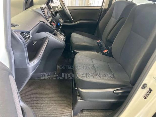 Toyota Noah 2.0 FWD (8 Seater) 2021 White