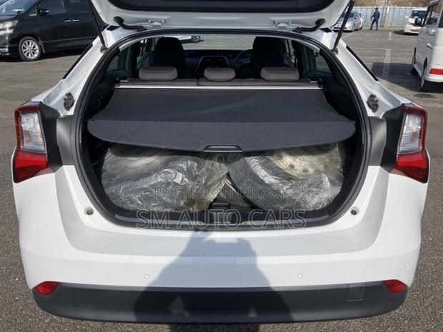 Toyota Prius 2021 White