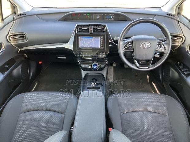 Toyota Prius 2021 White