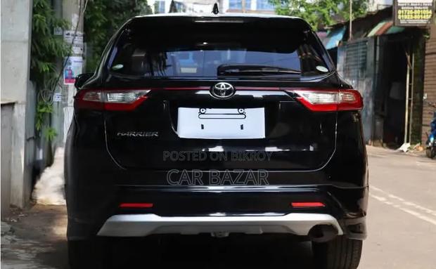 Toyota Harrier 2.0 2017 Black